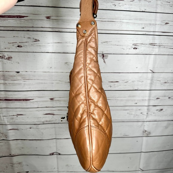 Burberry Quilted Light Brown Leather Brooke Hobo Shoulder Bag with Lock and key - Picture 7 of 16